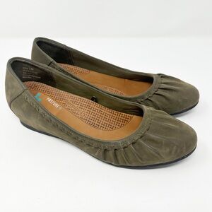 BARETRAPS NORMA WEDGE PUMP GREEN‎ 8.5